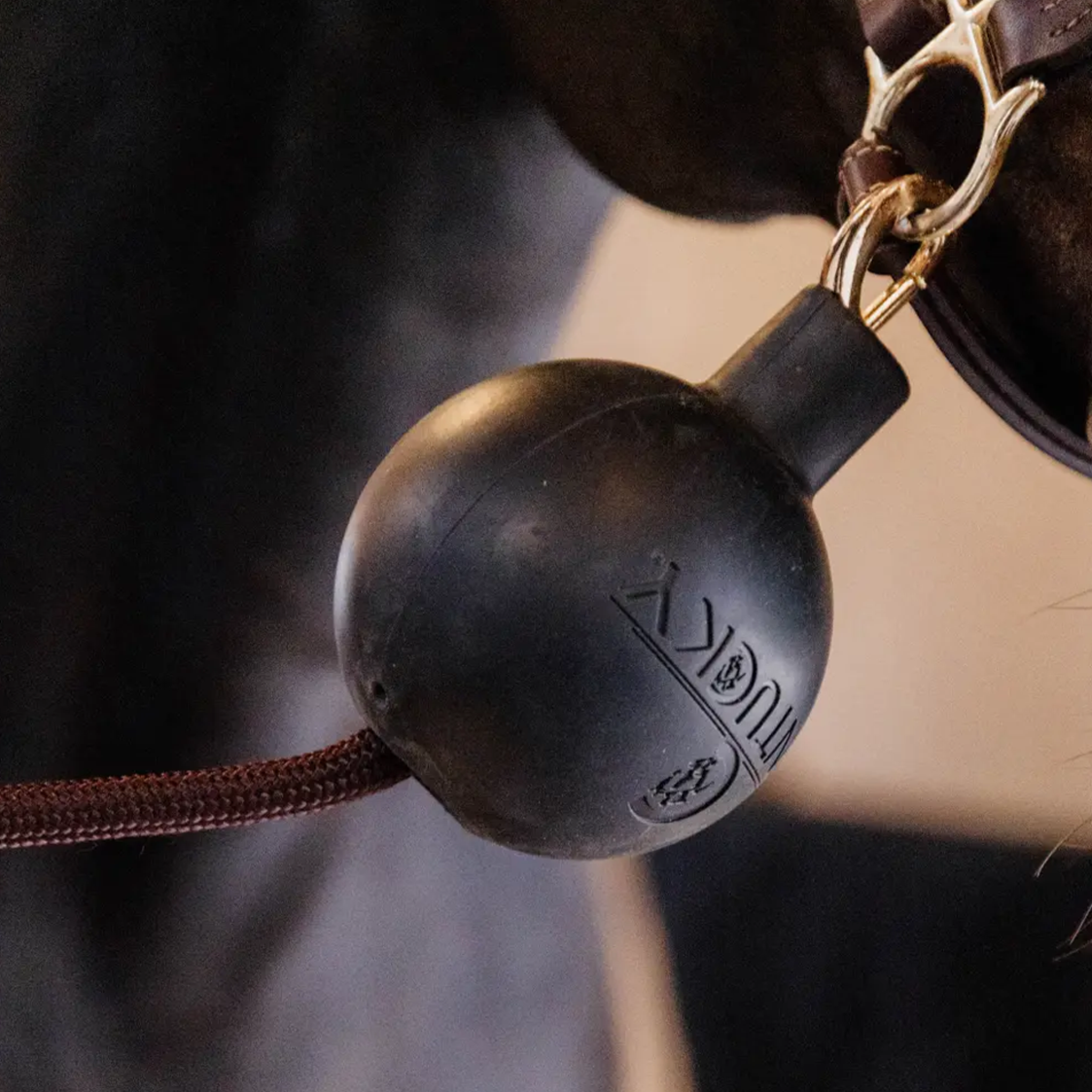 Kentucky Horsewear Rubber ball Protection for Wall and Lead