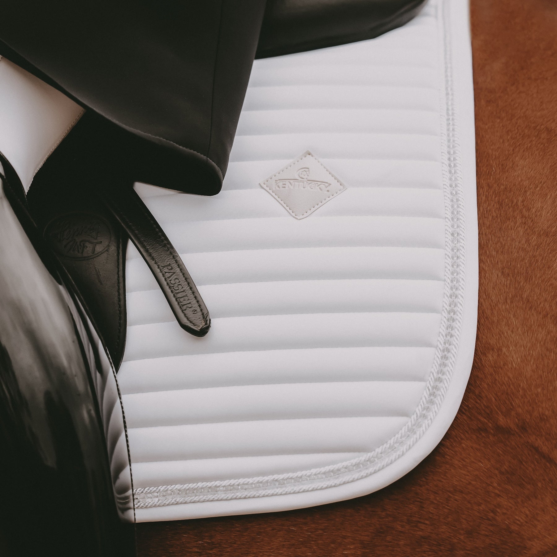 Kentucky Horsewear Saddle Pad Pearls Dressage White Edition