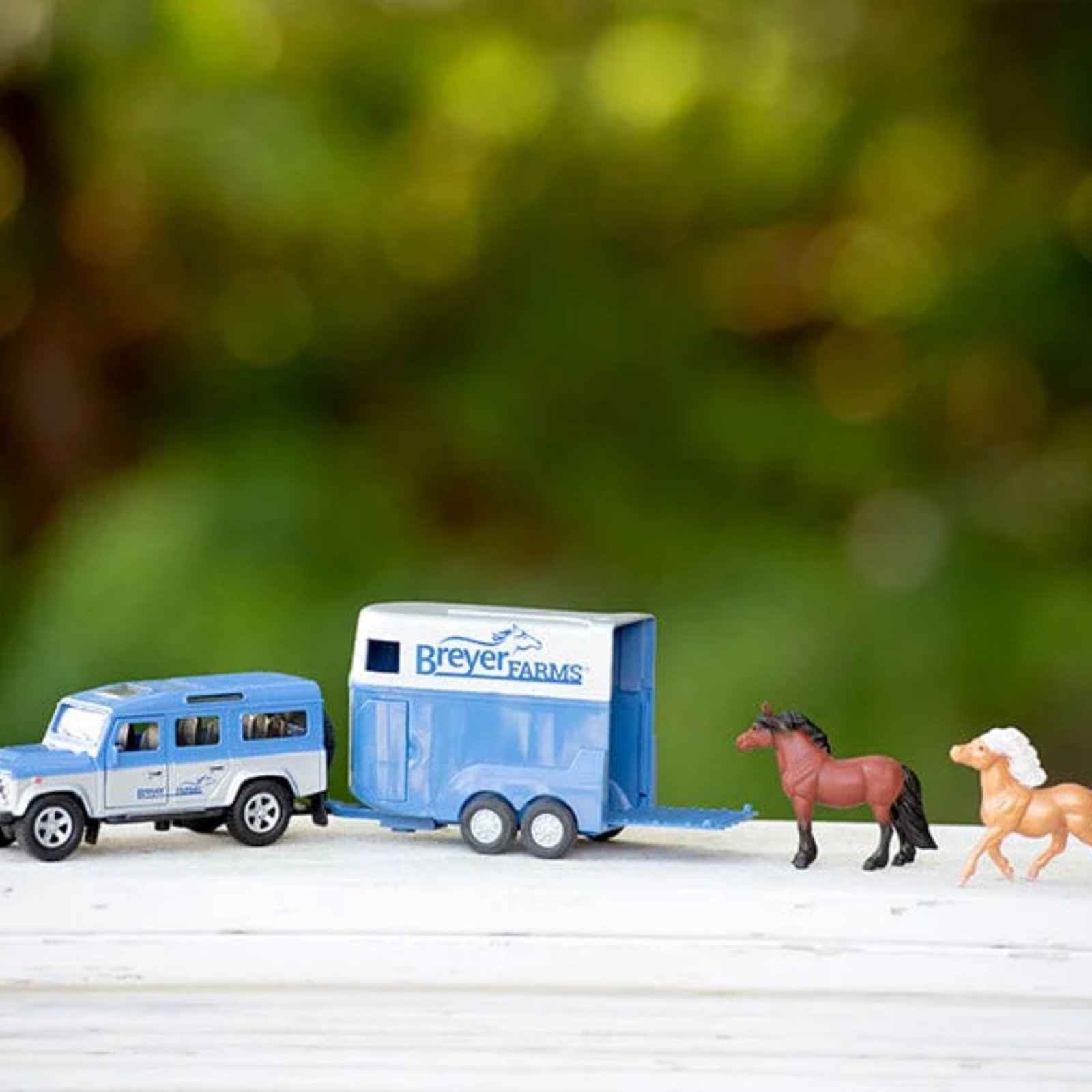 Breyer Die Cast Land Rover & Tag-a-Long Trailer