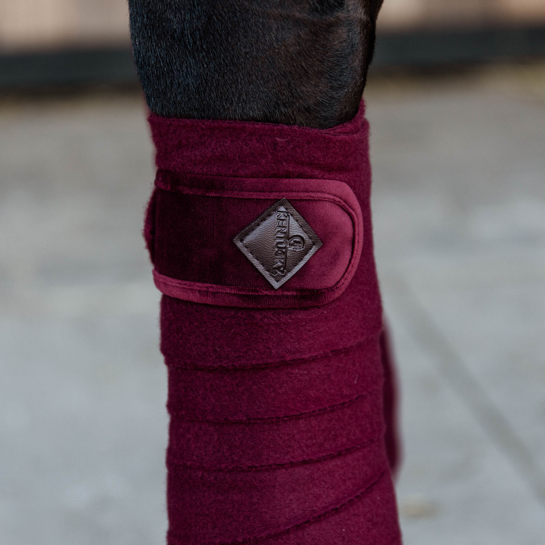 Kentucky Horsewear Polar Fleece Bandages Velvet, Bordeaux