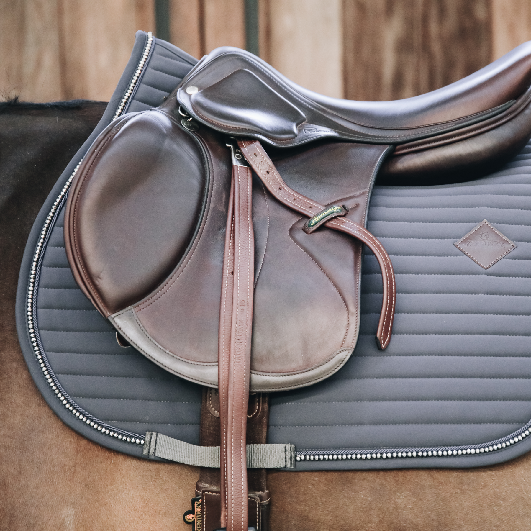 Kentucky Horsewear Saddle Pad Pearls Jumping Grey Edition