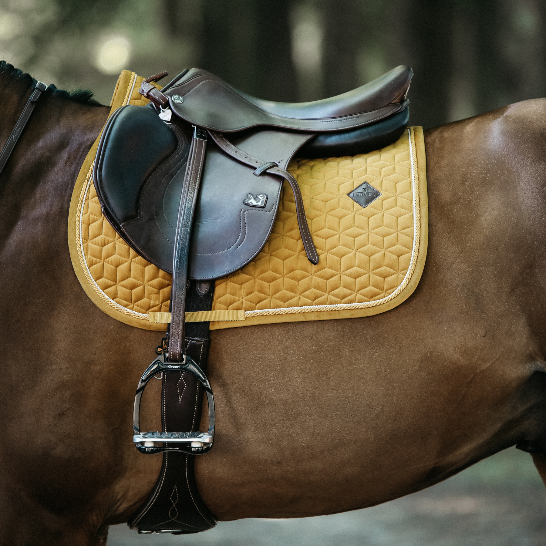 Kentucky Horsewear Saddle Pad Velvet Jumping Mustard Edition
