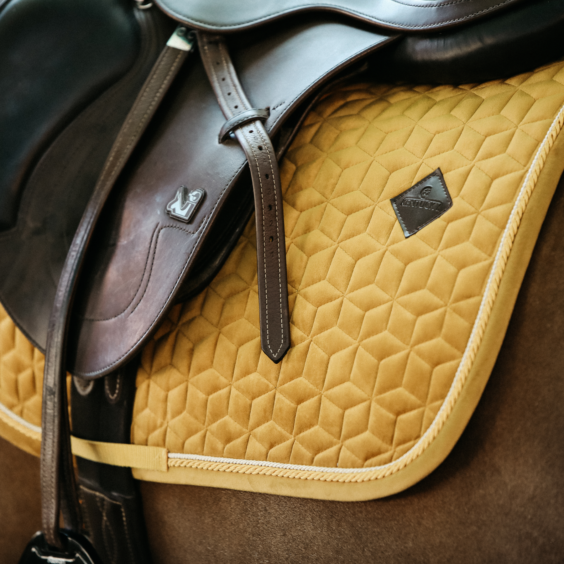 Kentucky Horsewear Saddle Pad Velvet Jumping Mustard Edition