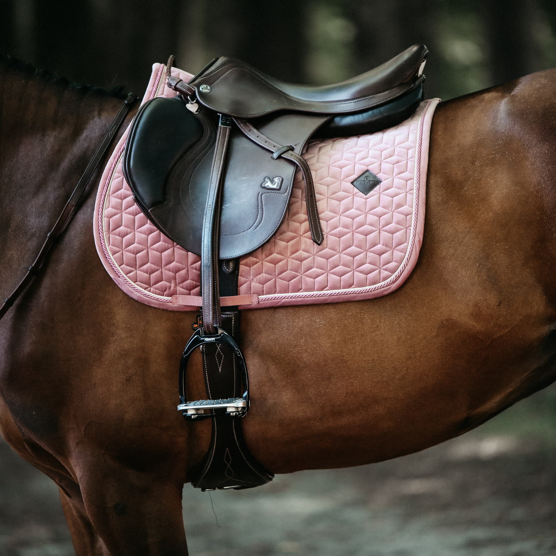Kentucky Horsewear Saddle Pad Velvet Jumping Old Rose Edition