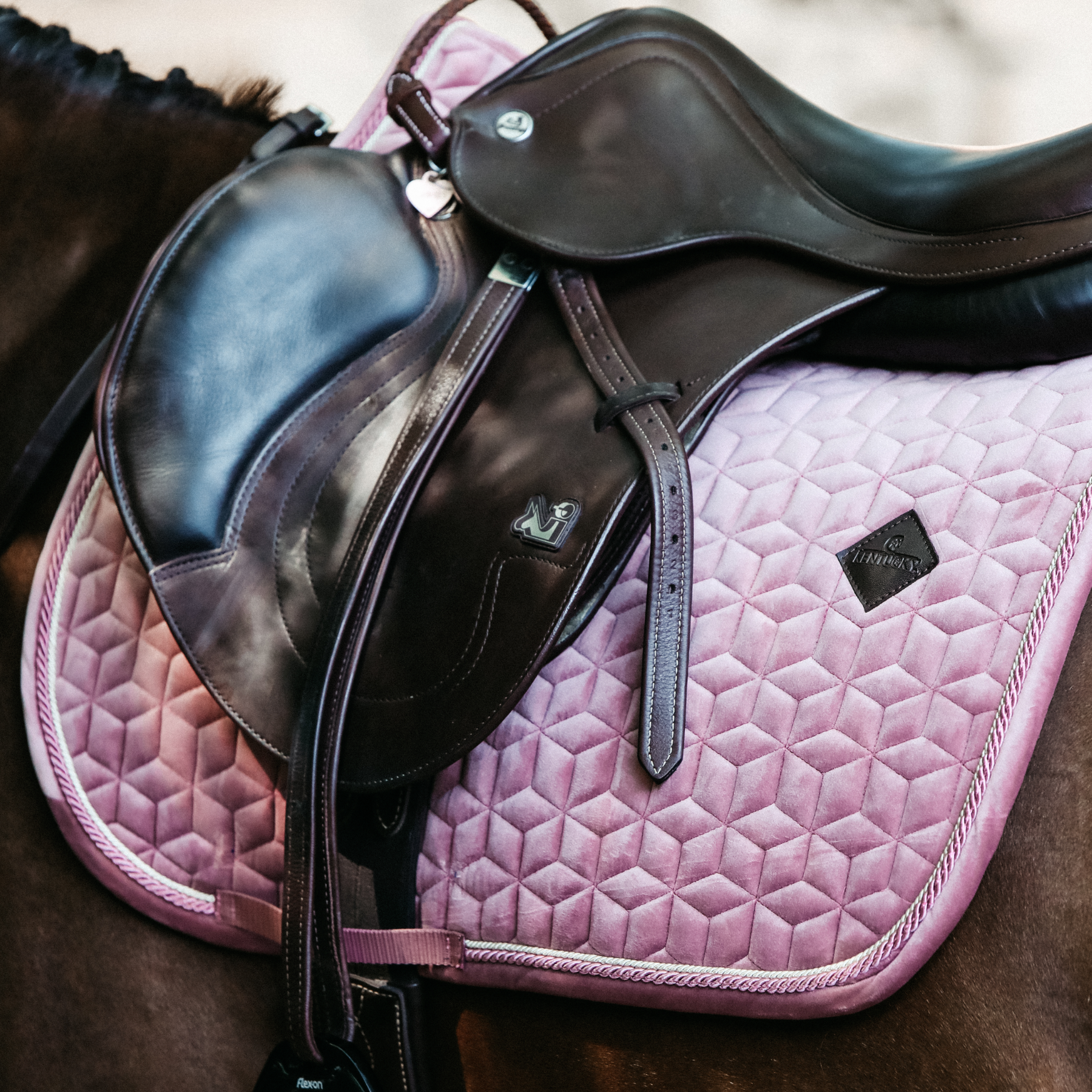 Kentucky Horsewear Saddle Pad Velvet Jumping Old Rose Edition