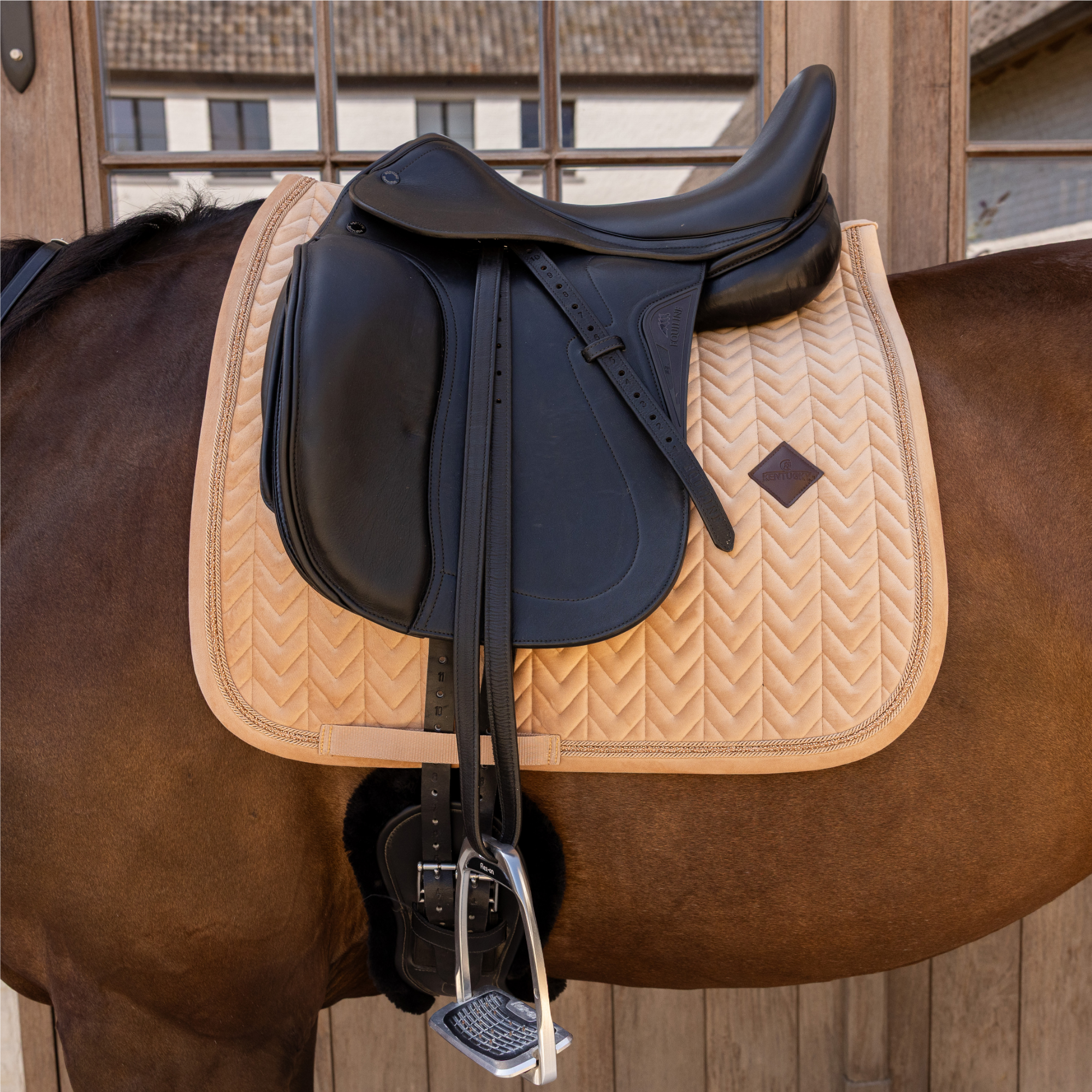 Kentucky Horsewear Saddle Pad Velvet Mini Pearls Dressage, Beige