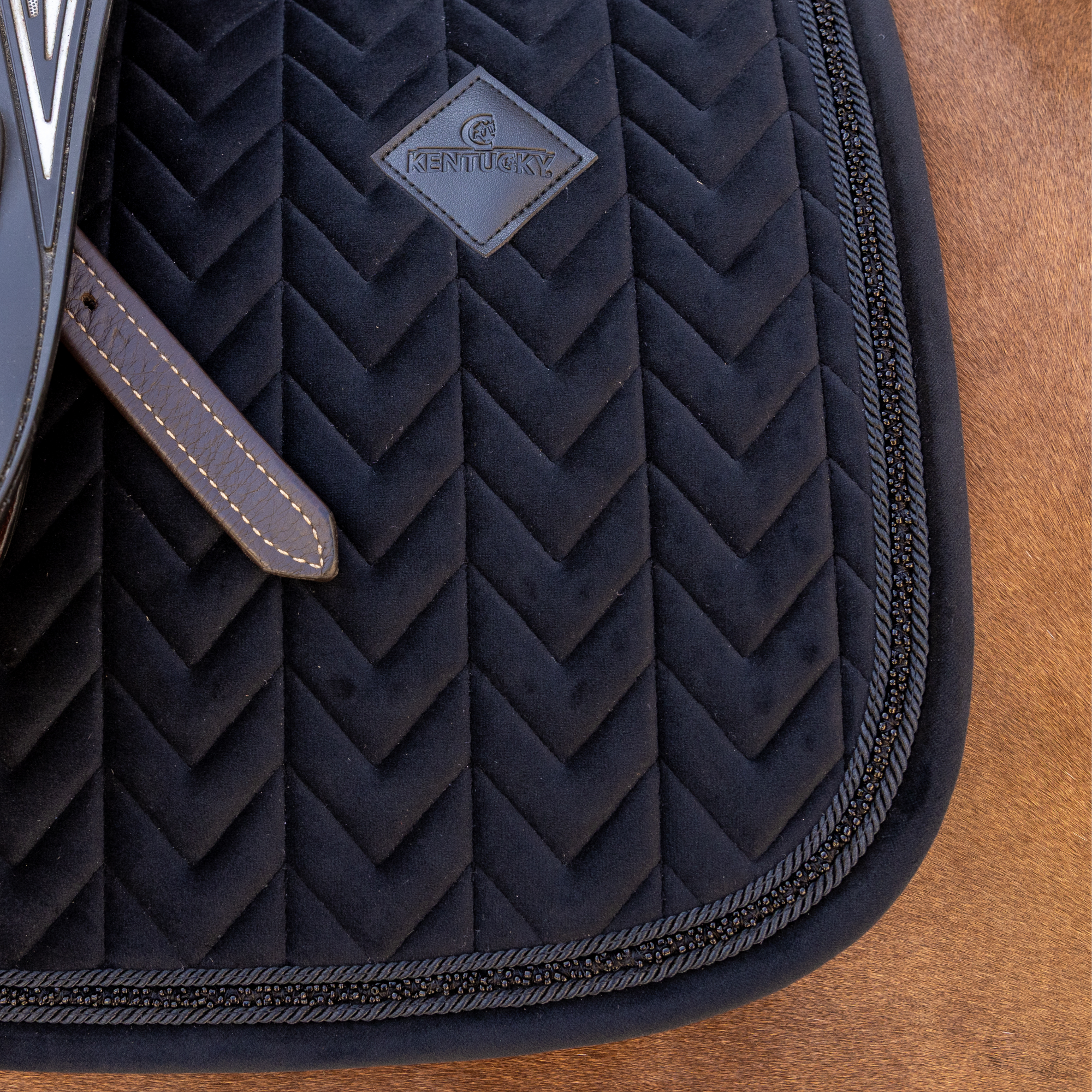 Kentucky Horsewear Saddle Pad Velvet Mini Pearls Jumping, Black