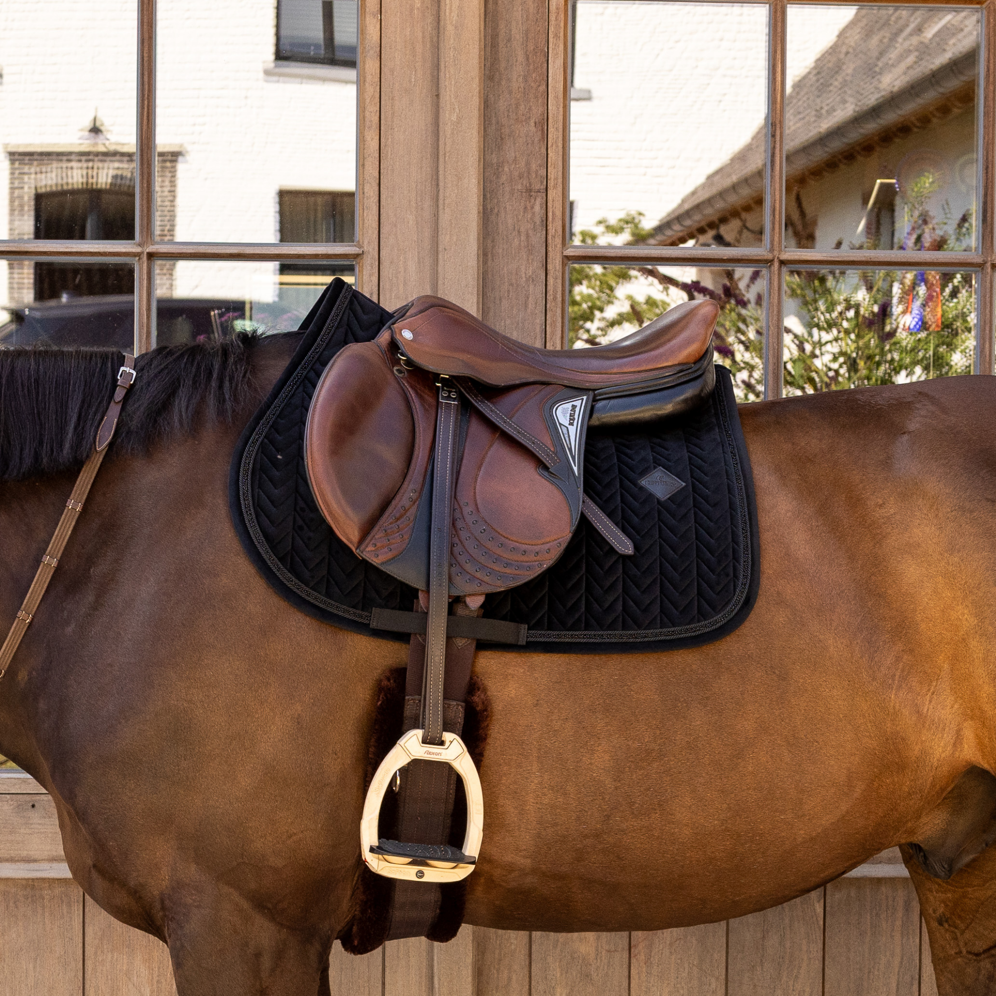 Kentucky Horsewear Saddle Pad Velvet Mini Pearls Jumping, Black