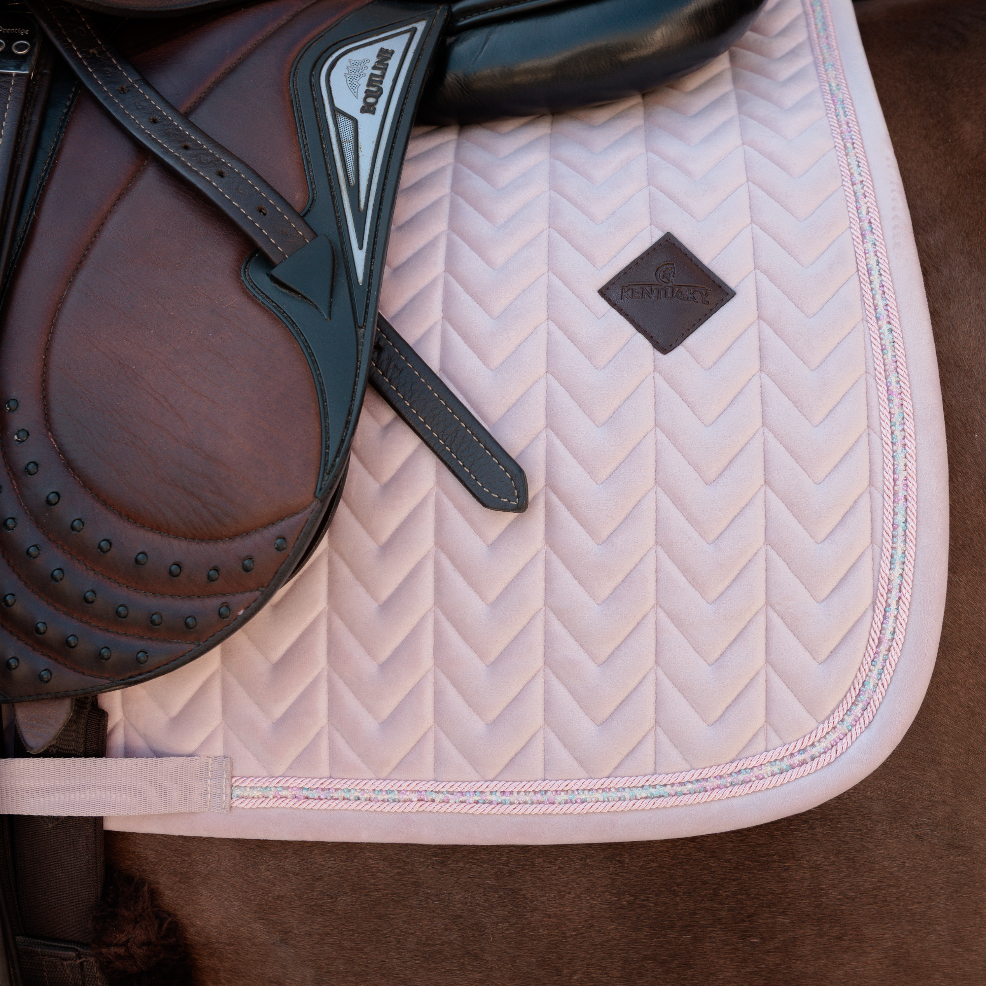 Kentucky Horsewear Saddle Pad Velvet Mini Pearls Jumping, Old Rose