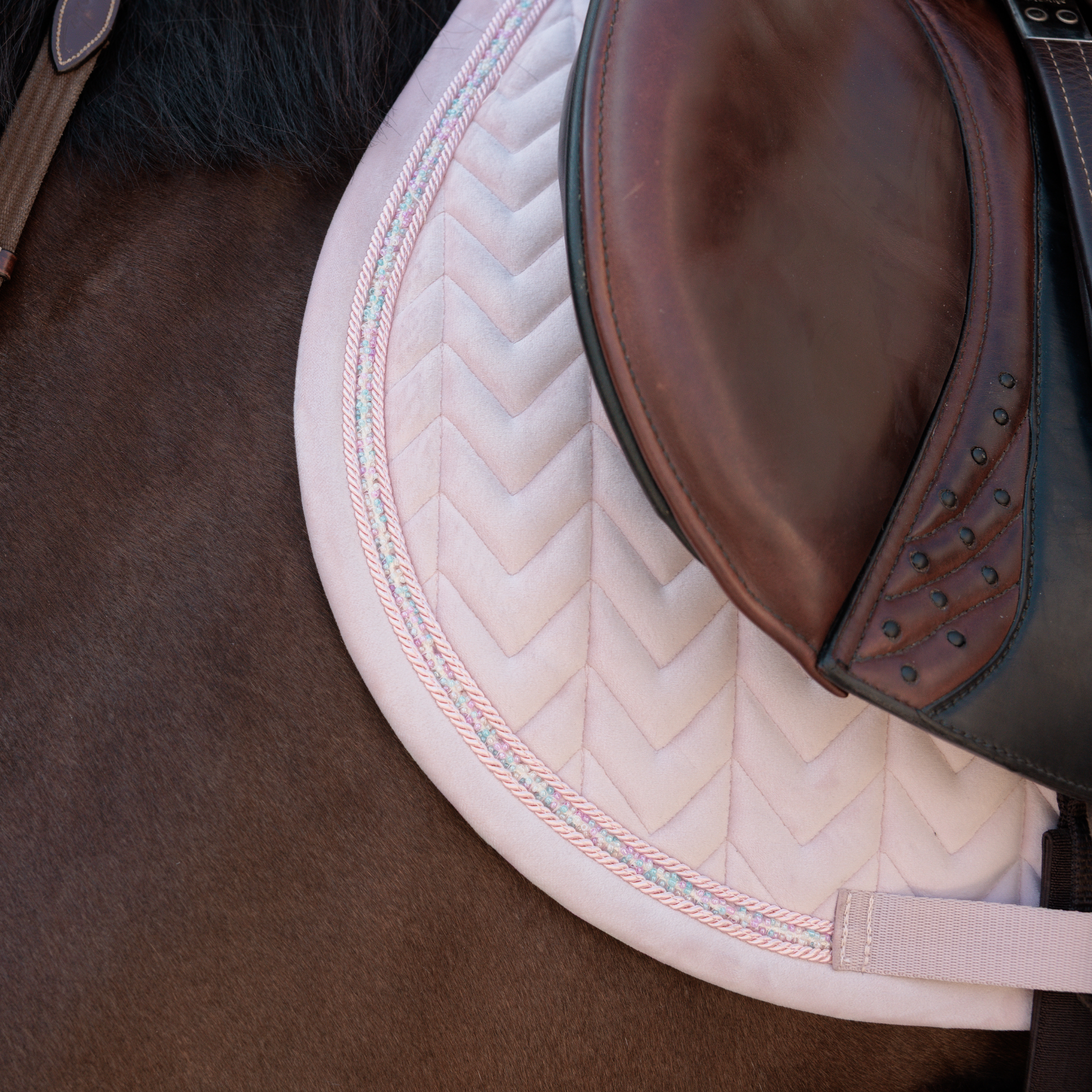 Kentucky Horsewear Saddle Pad Velvet Mini Pearls Jumping, Old Rose