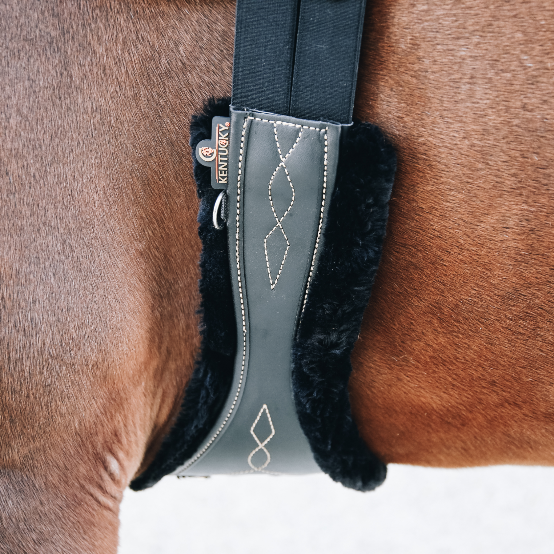 Kentucky Horsewear Sheepskin Anatomic Girth Cover