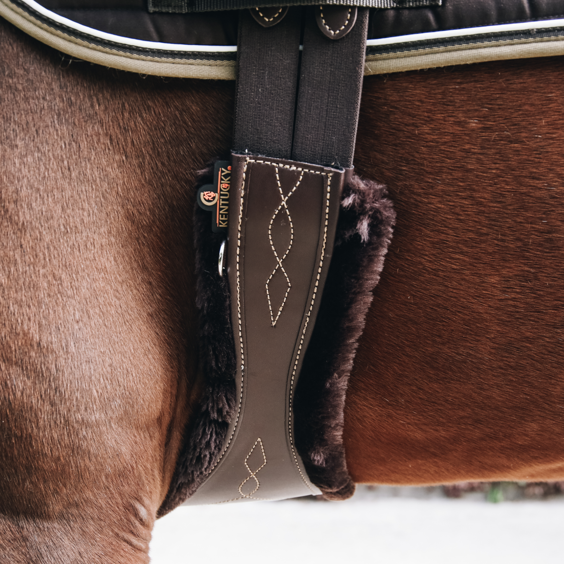 Kentucky Horsewear Sheepskin Anatomic Girth Cover