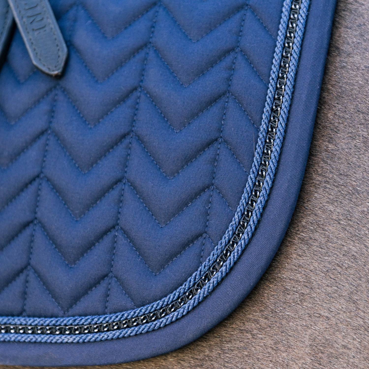 Kentucky Horsewear Show Jumping Saddle Pad with Metal Chain, Navy