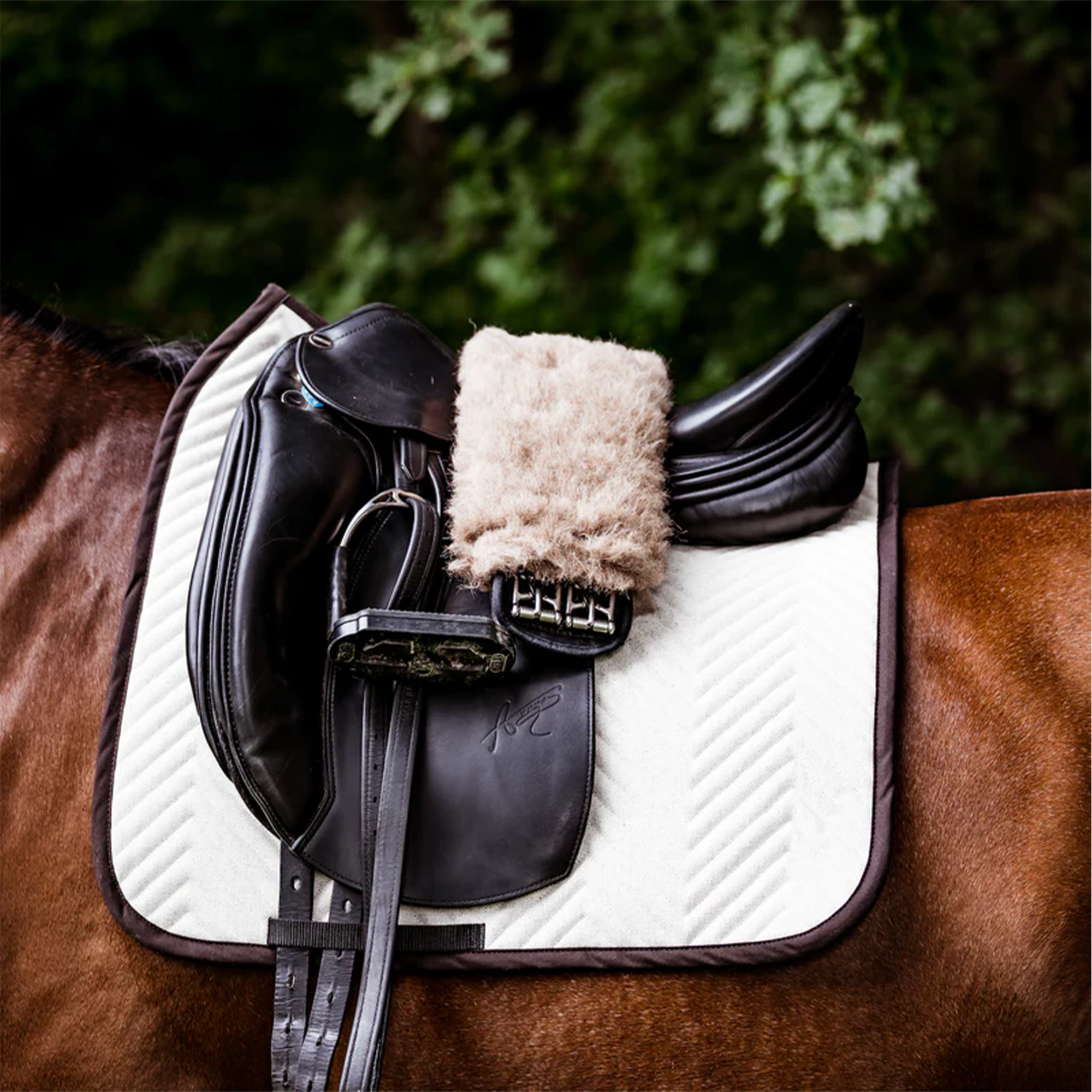 L'Evoine Alpaca Girth Protector