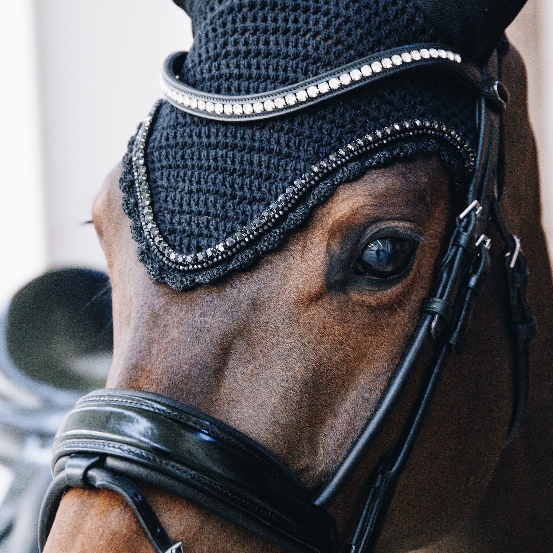 Kentucky Horsewear Fly Veil Long Stone & Pearl Soundless, Black
