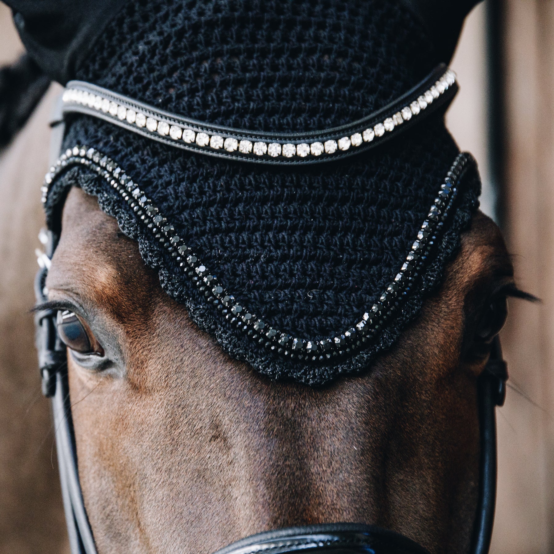 Kentucky Horsewear Fly Veil Long Stone & Pearl, Black