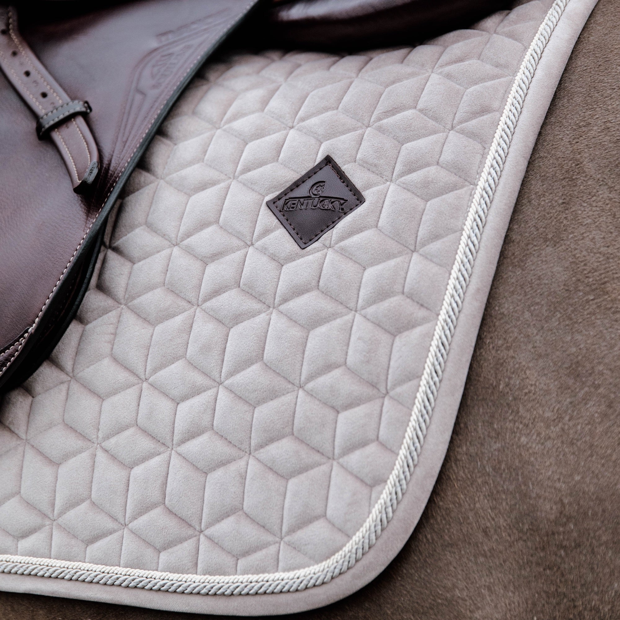 Kentucky Horsewear Saddle Pad Basic Velvet Jumping, Beige