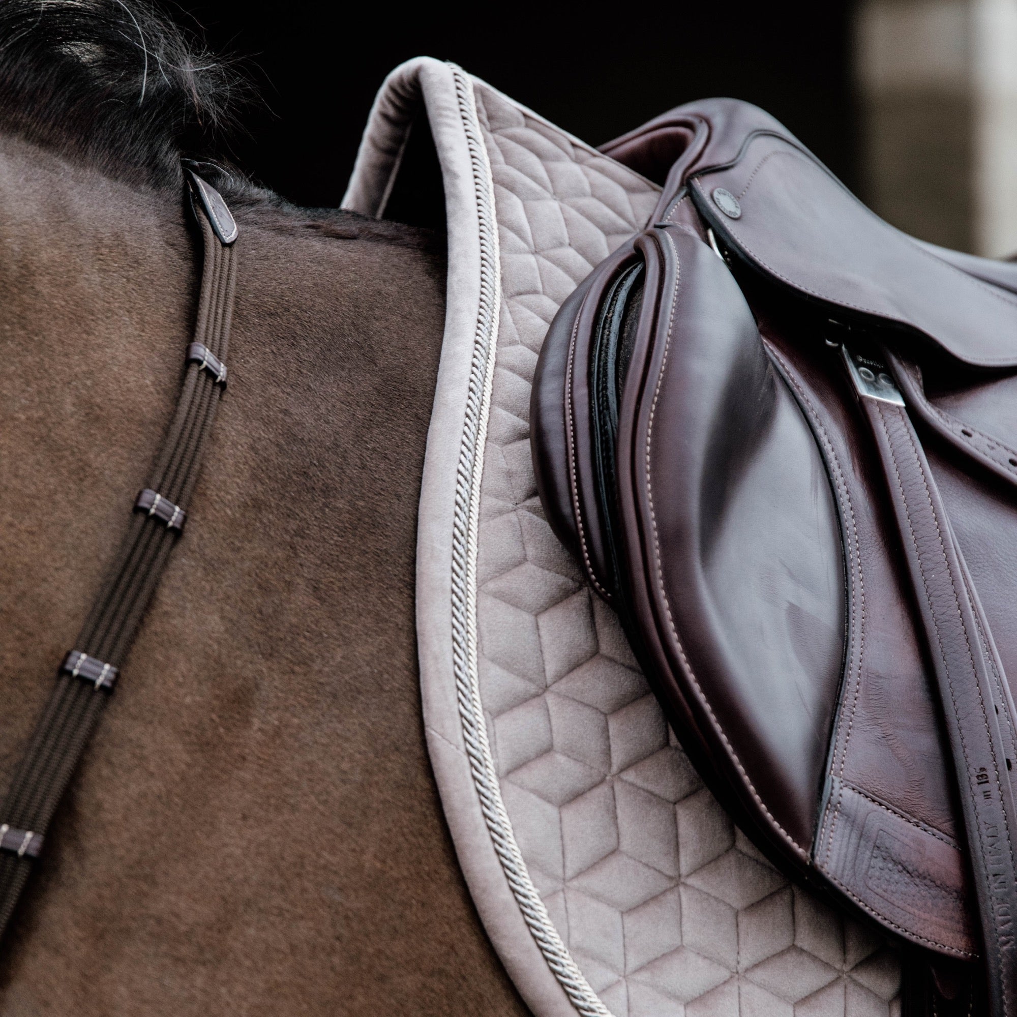 Kentucky Horsewear Saddle Pad Basic Velvet Jumping, Beige