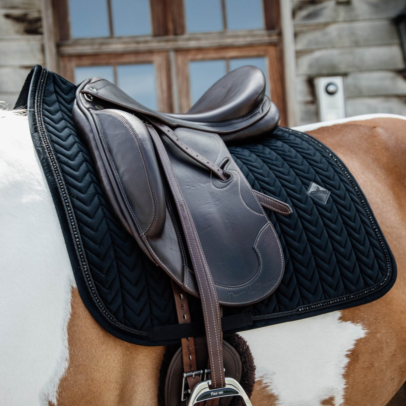 Kentucky Horsewear Saddle Pad Basic Velvet Pearls Dressage, Black