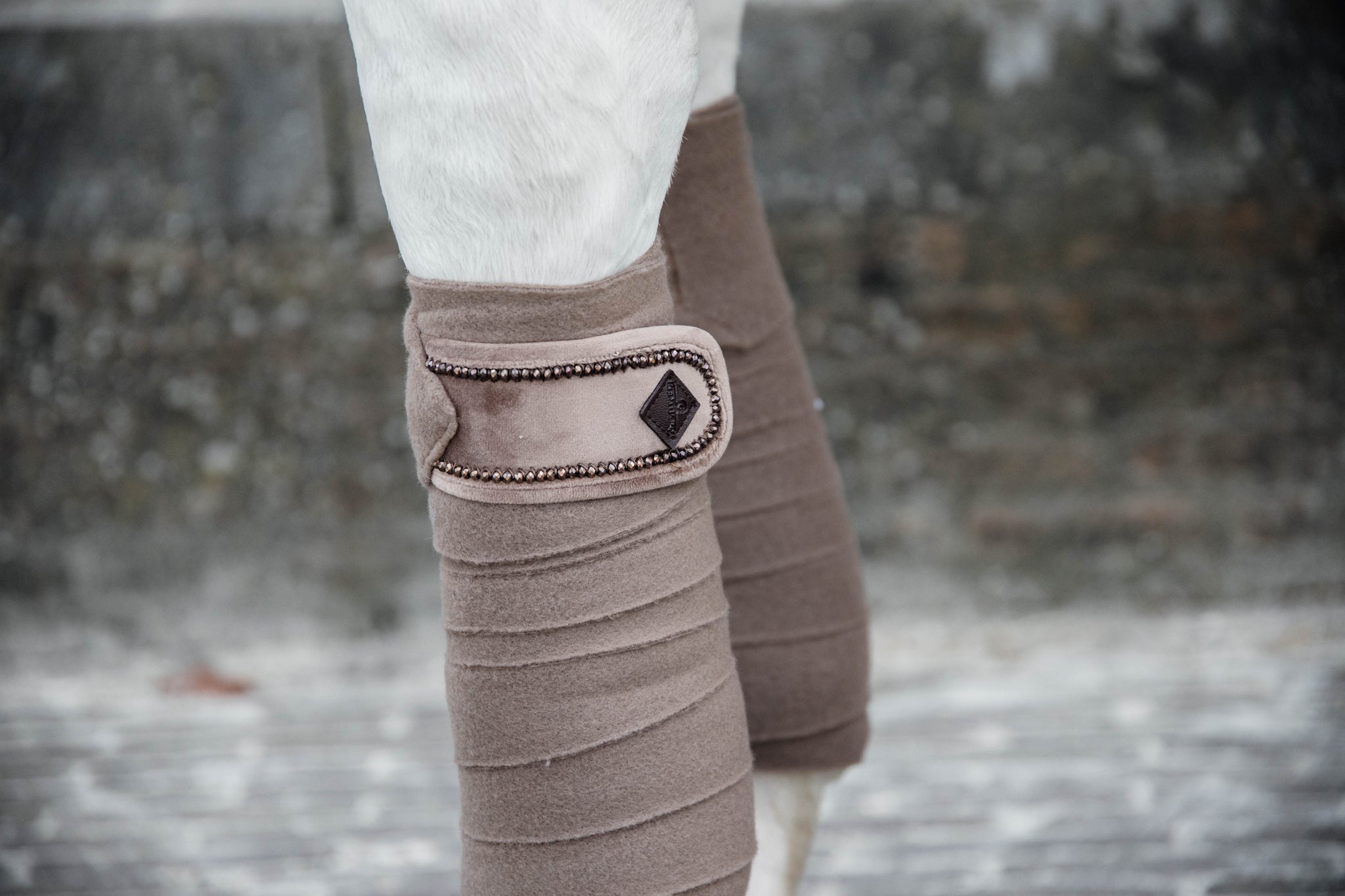 Kentucky Horsewear Polar Fleece Bandage Velvet Pearls, Beige, Full