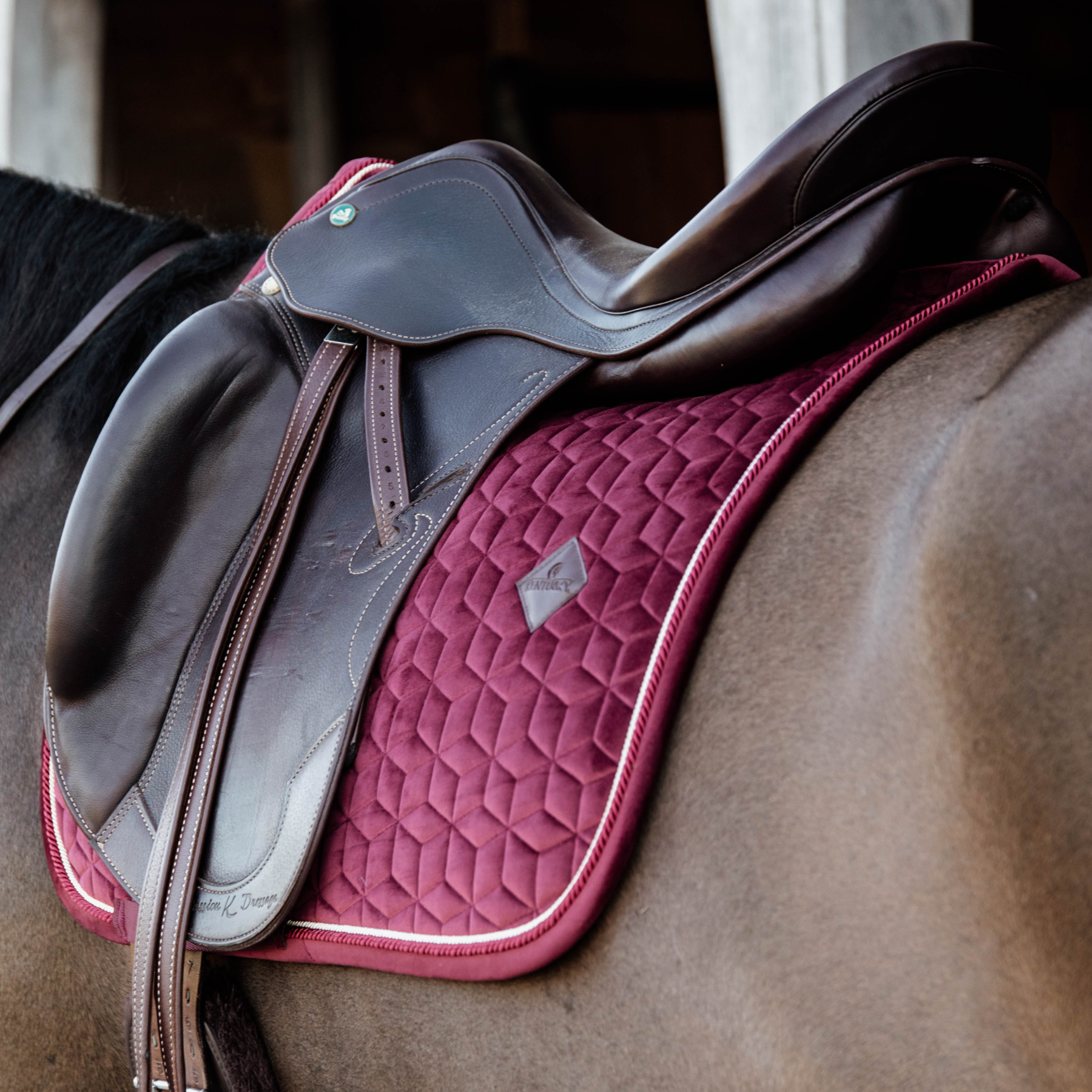 Kentucky Horsewear Saddle Pad Velvet Dressage Bordeaux Edition