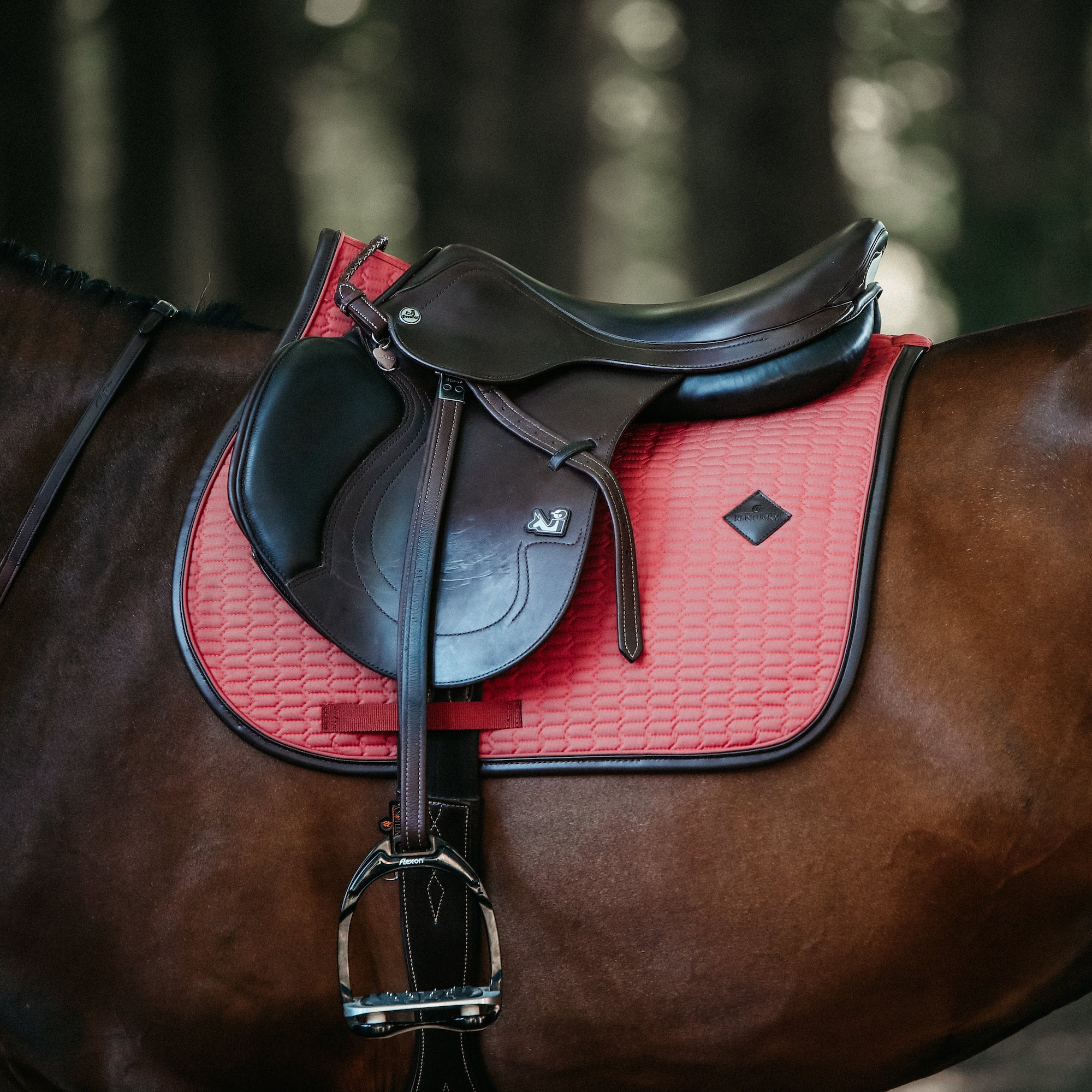 Kentucky Horsewear Saddle Pad Leather Jumping Coral Edition