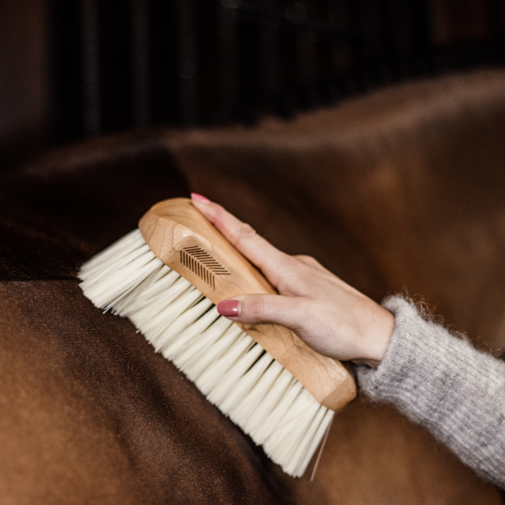 Kentucky Horsewear Body Brush Middle Soft, Brown