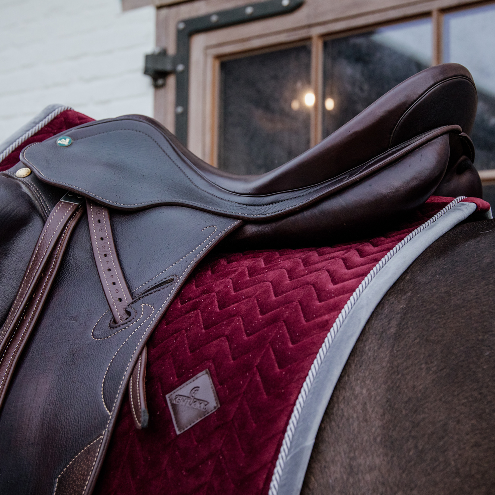 Kentucky Horsewear Dressage Saddle Pad Velvet Contrast, Bordeaux