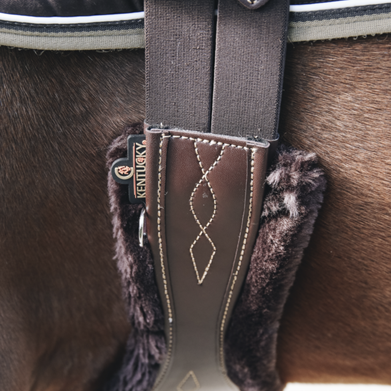 Kentucky Horsewear Sheepskin Anatomic Girth Cover